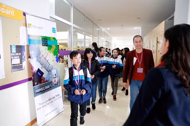 Students from Na Phon Secondary School visited the Olympia Schools