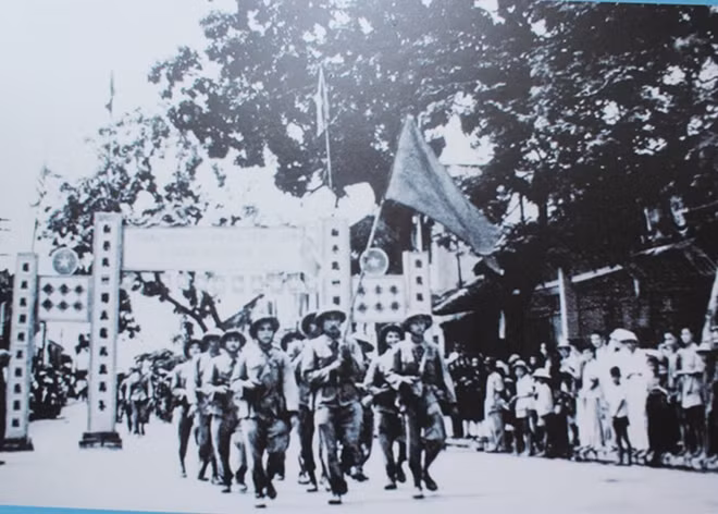 The Vietnamese army took over Ha Dong town on October 6, 1954.