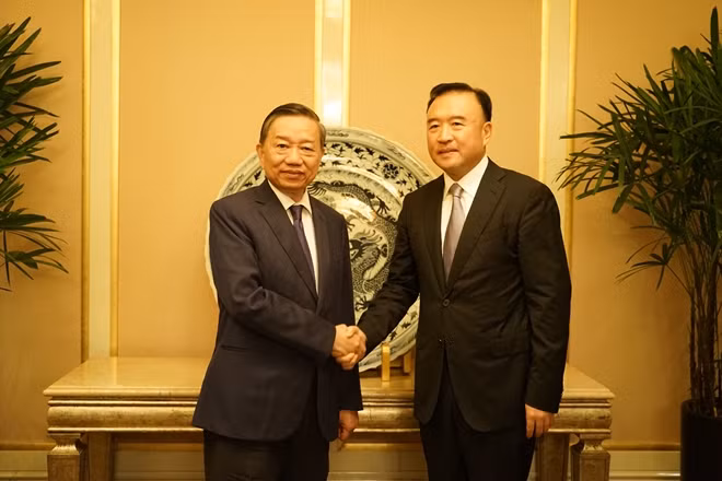 Minister To Lam and Director of Liaoning Provincial Police Wang Dawei.