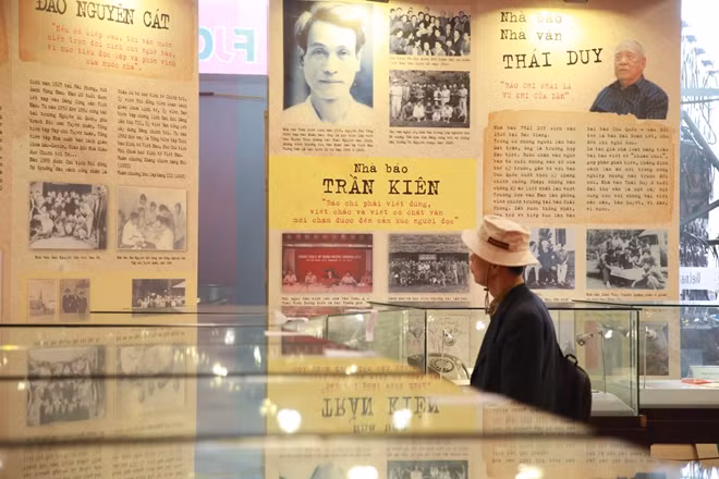 A corner of exhibition on artifacts of revolutionary journalists.