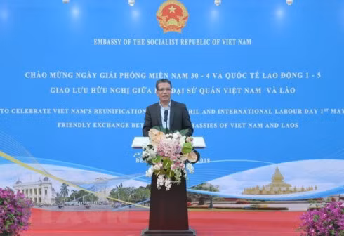 Vietnamese Ambassador to China Dang Minh Khoi speaks at the event