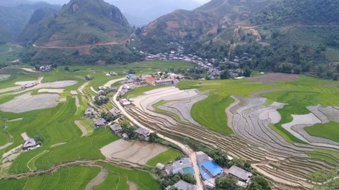 The “Flying over water fall season” event will be kicked off from May 18-20 by the cooperation between the Yen Bai Provincial People Committee and the Vietwings Club, in Cao Pha commune, Mu Cang Chai distruct, Yen Bai province.