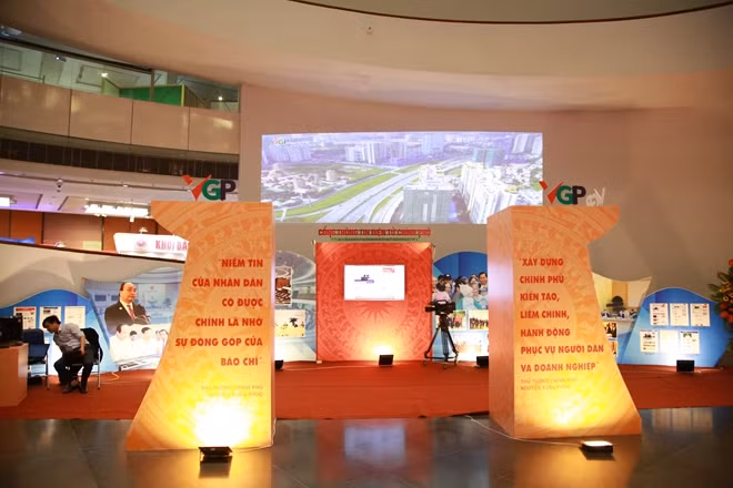 On the occasion, the Hanoi Museum screened a documentary film about the 90-years-old journalists.