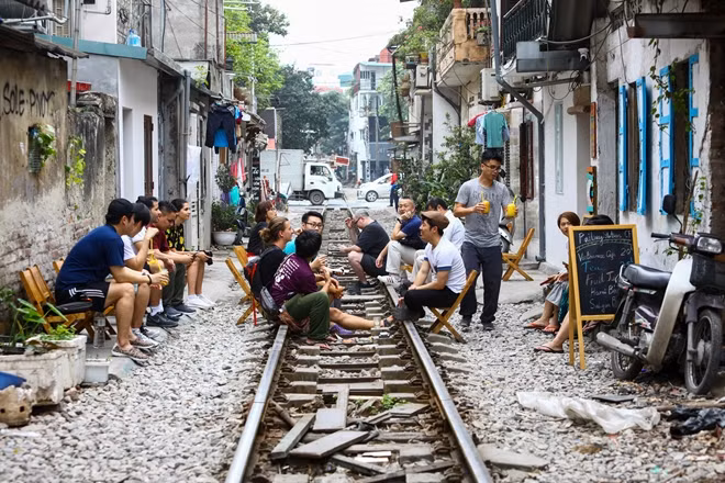 A mobile-coffee shop at the Hanoi Train Street welcomes their customers with specific hours, based on trains’ schedule.