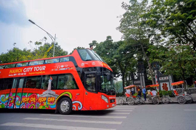 Ho Guom (Sword Lake) and Ngoc Son Temple. The bus has a capacity of 80 people. It arrives every 30 minutes from 9am to 5pm.