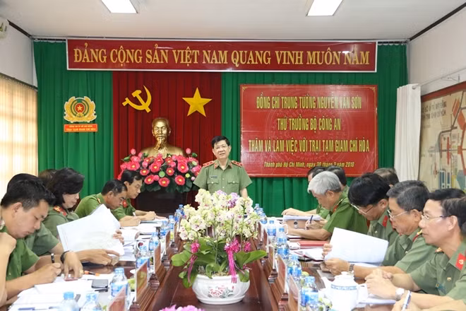 Deputy Minister Nguyen Van Son addressing the meeting. Deputy Minister Nguyen Van Son addressing the meeting.