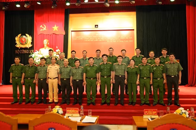 Deputy Minister Nguyen Duy Ngoc and other delegates at the event.