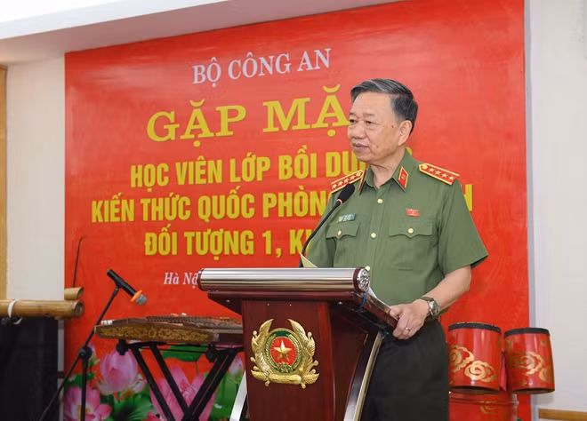 General To Lam speaks at the event.
