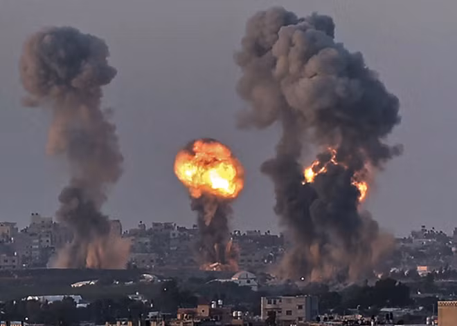 Israel targets Gaza tunnels, Palestinian rocket attacks persist ảnh 1