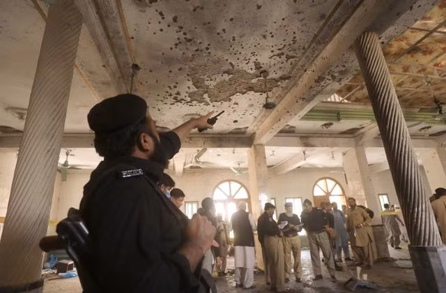 Blast at Pakistani religious school kills seven, wounds more than 80 ảnh 1