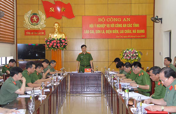 Deputy Minister Nguyen Duy Ngoc speaks at the event.