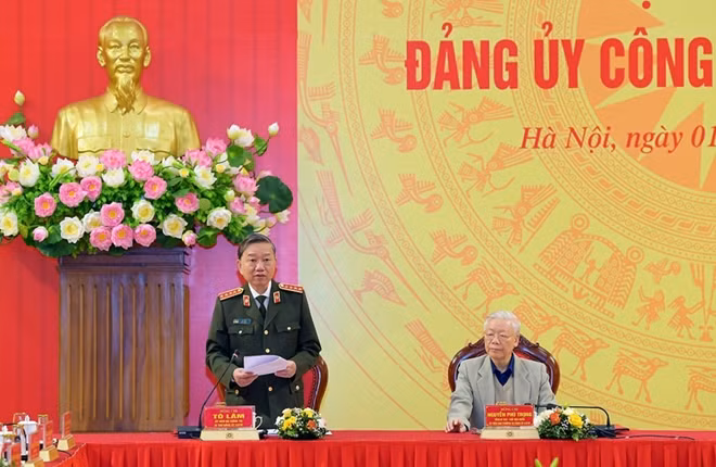 Minister To Lam speaks at the event.