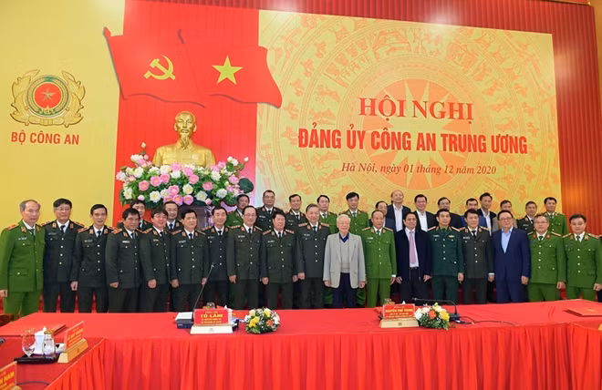 Party Secretary-General and State President Nguyen Phu Trong, Minister To Lam and other delegates at the event.