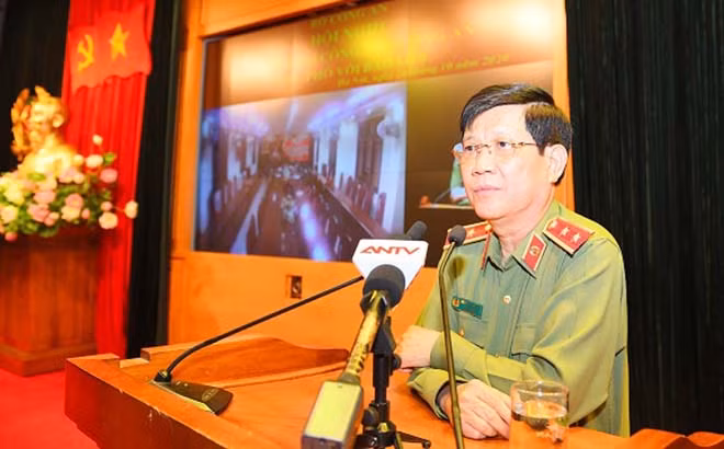 Deputy Minister Nguyen Van Son speaks at the event.