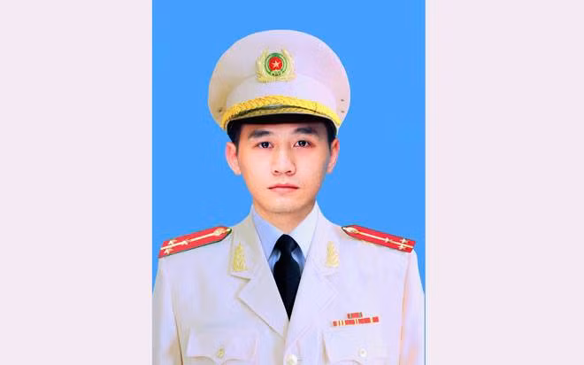 Senior Lieutenant Duong Duc Hoang Quan.