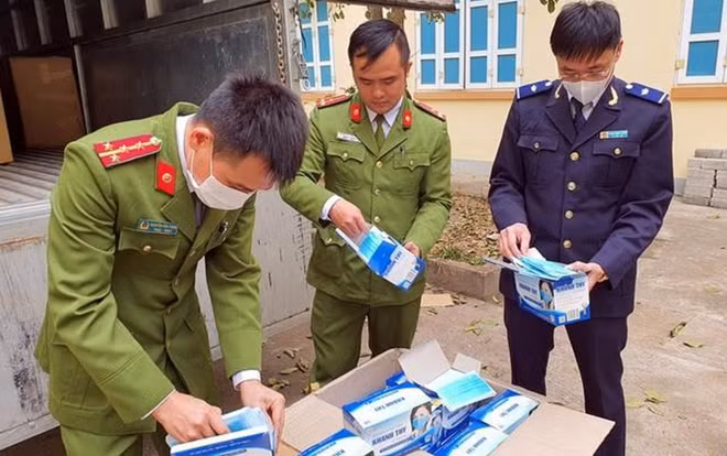 The functional forces inspect the masks seized.
