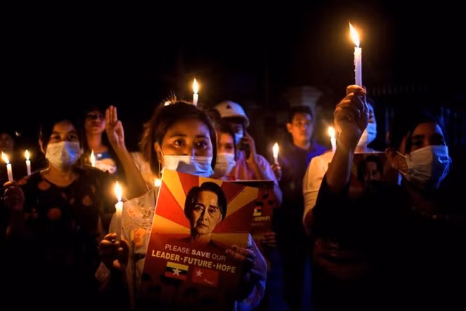 At least 12 killed in protests in Myanmar; civilian vice-president vows resistance to junta ảnh 1