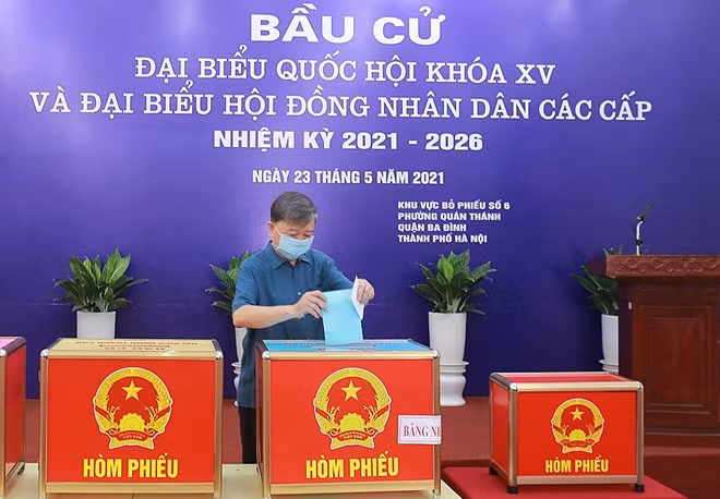 Minister To Lam casting his ballots.