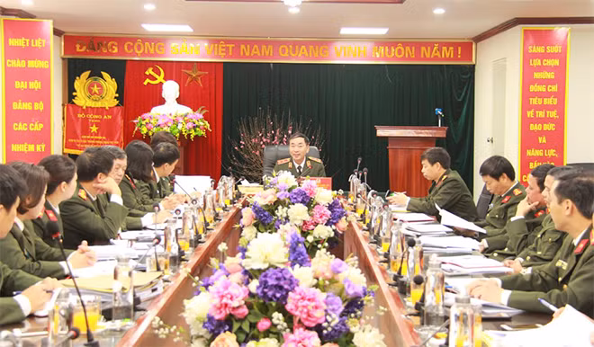 Deputy Minister Tran Quoc To speaks at the event.