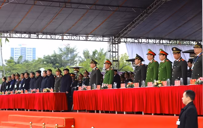 Mr. Tran Quoc Vuong, Minister To Lam and other delegates at the event.