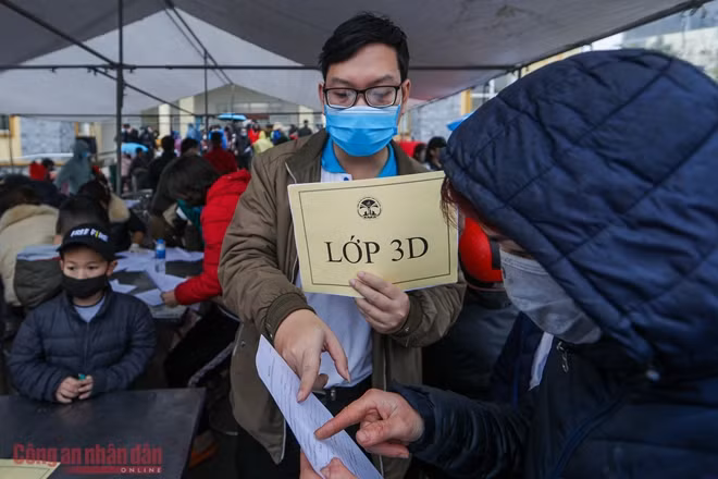Xuan Phuong Primary School in Hanoi’s Nam Tu Liem District has been temporarily closed on Jan. 31 and admitted to be an isolation facility for over 80 teachers, students and other suspected cases after a student, named K, of the class 3E who was tested positive for the novel coronavirus