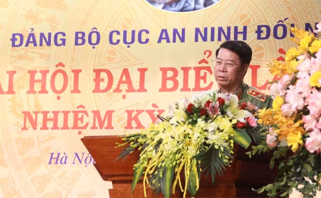 Deputy Minister Bui Van Nam speaks at the event.