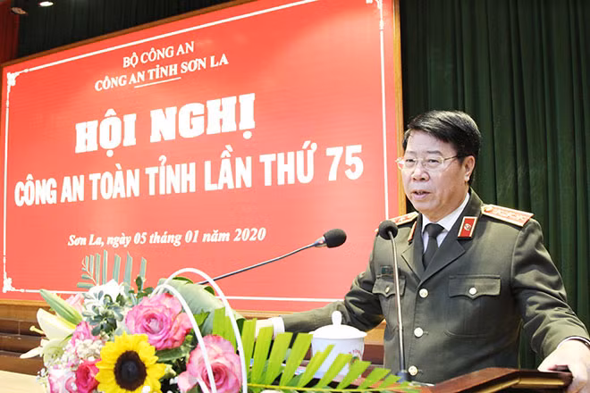 Deputy Minister Bui Van Nam speaks at the conference.