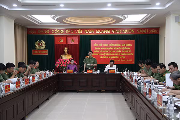 Deputy Minister Luong Tam Quang speaks at the event.