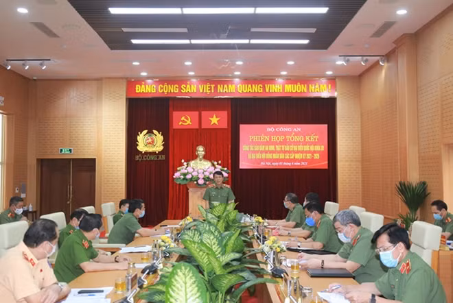 Deputy Minister Luong Tam Quang speaks at the event.
