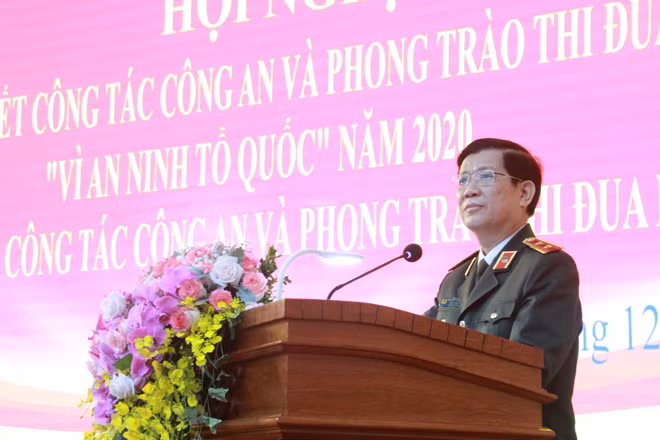 Deputy Minister Nguyen Van Son speaks at the event.