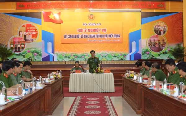Deputy Minister Nguyen Duy Ngoc speaks at the event.