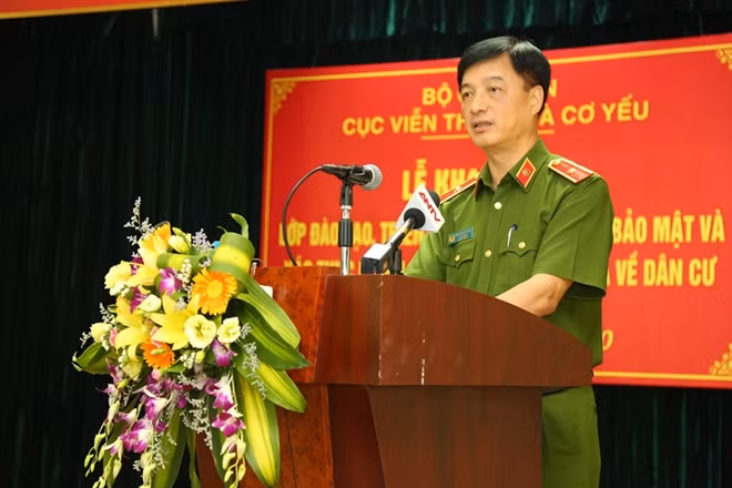 Deputy Minister Nguyen Duy Ngoc delivers his speech at the opening ceremony.