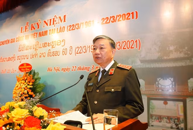 Minister To Lam speaks at the event.