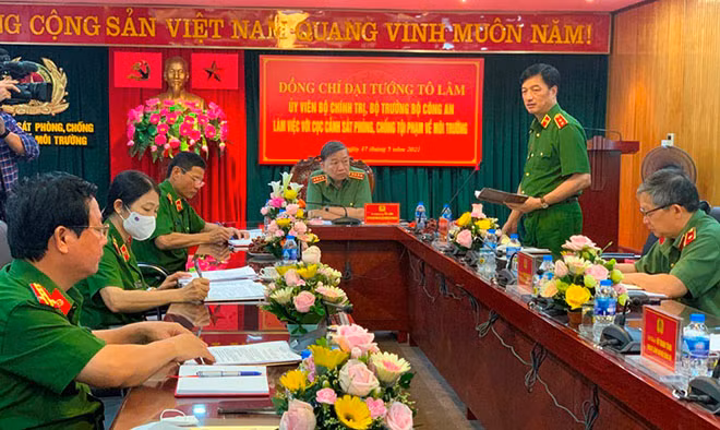 Deputy Minister Nguyen Duy Ngoc speaks at the event.