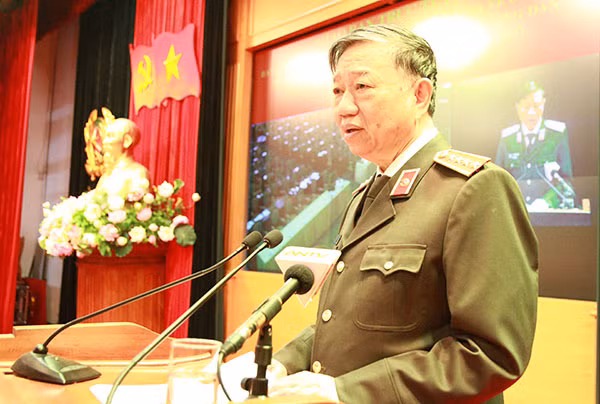 Minister To Lam speaks at the event.