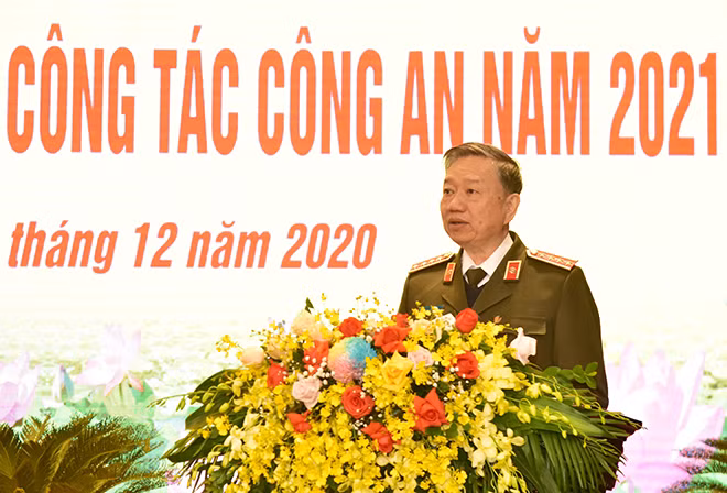 Minister To Lam speaks at the event.
