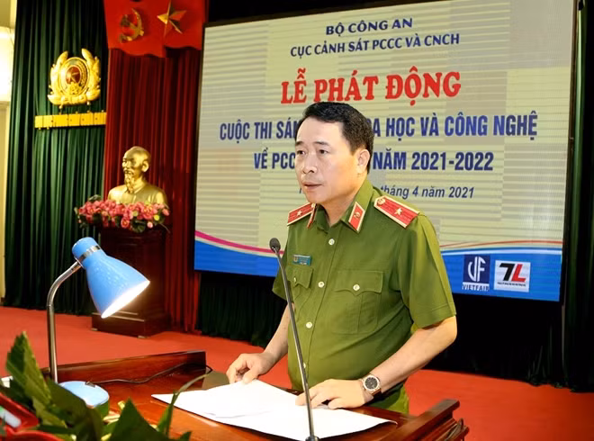 Deputy Minister Le Quoc Hung speaks at the ceremony.