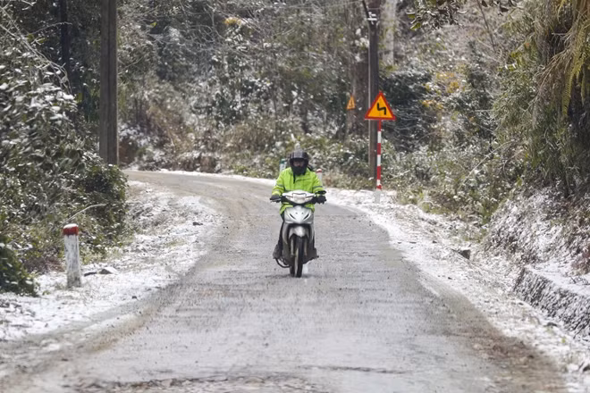 According to the PSNews' reporter, light snowfall appeared with a thickness of 5-10 cm by 10am on January 11. According to the PSNews' reporter, light snowfall appeared with a thickness of 5-10 cm by 10am on January 11.