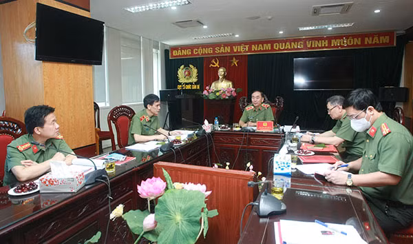 Deputy Minister Tran Quoc To speaks at the event.