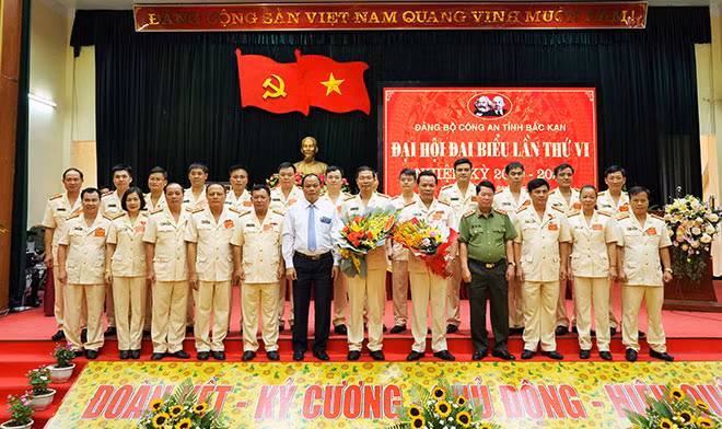 Deputy Minister Bui Van Nam and delegates at the event.