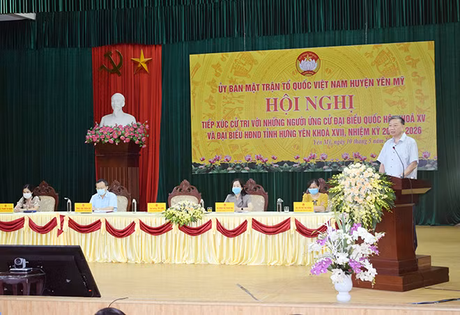 General To Lam speaks at the event.