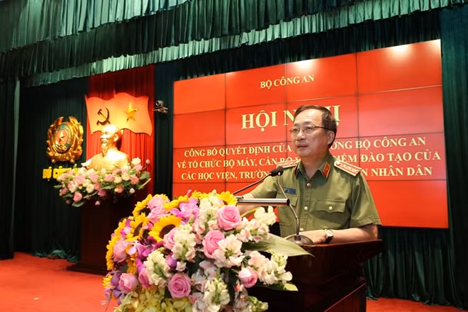 Deputy Minister Nguyen Van Thanh speaks at the meeting.