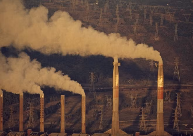 U.S. pledges to halve its emissions by 2030 in renewed climate fight ảnh 1