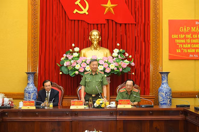 Minister To Lam speaks at the meeting. Minister To Lam speaks at the meeting.