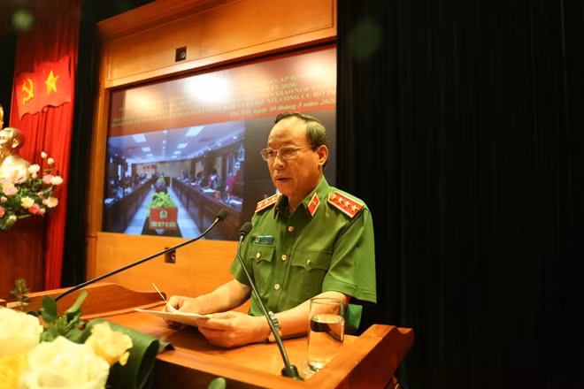 Deputy Minister Le Quy Vuong speaks at the event.