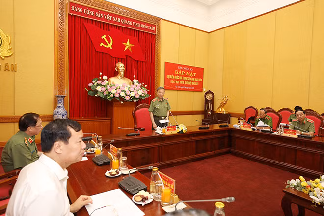 Minister To Lam speaks at the event.