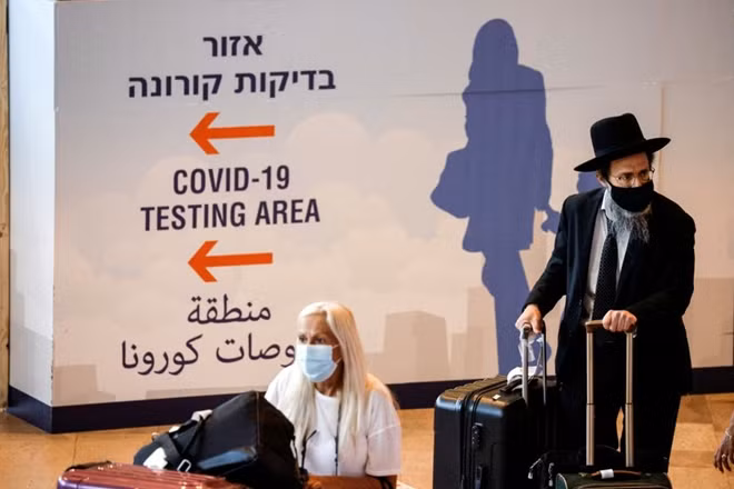 Living with COVID-19: Israel changes strategy as Delta variant hits ảnh 1