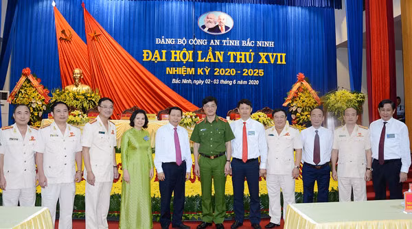 Deputy Minister Nguyen Duy Ngoc and delegates at the event.