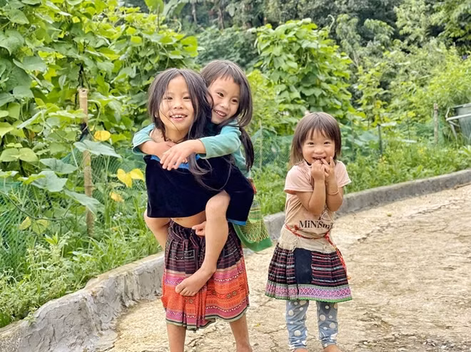 Ethnic beauty of the mountainous region in Northwestern Vietnam is preserved through folk games, traditional costumes and festivals...