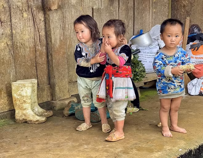 Ethnic beauty of the mountainous region in northwestern Vietnam is preserved through folk games, traditional costumes and festivals...